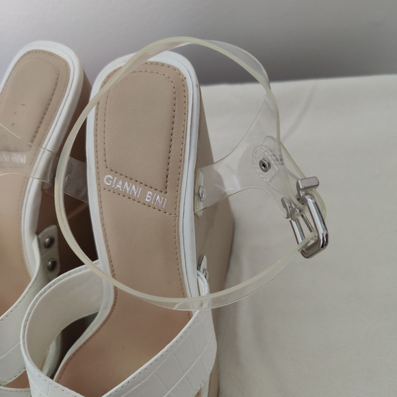 Gianni Bini white wedges Size 9 - Picture 5 of 16